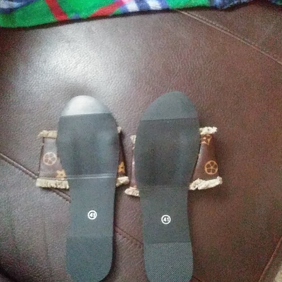 Too small - Picture 2 of 2